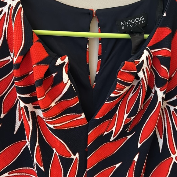 Enfocus Studio Navy and Red V Neck floral midi dress- size 6 - Picture 6 of 6